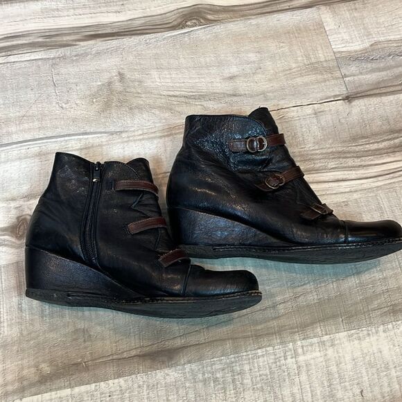 Eric Michael wedge soft leather buckle ankle boots size 40 / US 9.5-10 - Picture 5 of 9